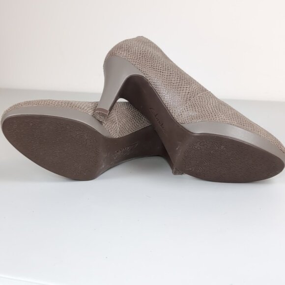 Clarks Delsie Bliss Heels Brown Nubuck Almond Toe Cone Heel Cushioned Wide Shoes - Picture 9 of 12